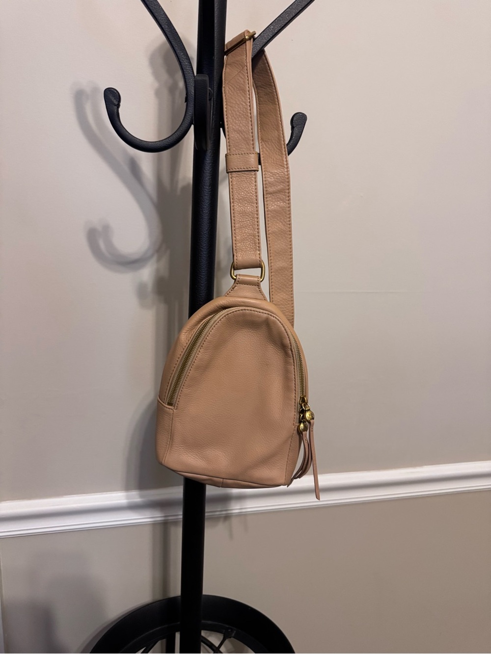 HOBO Leather Crossbody Sling in Tan